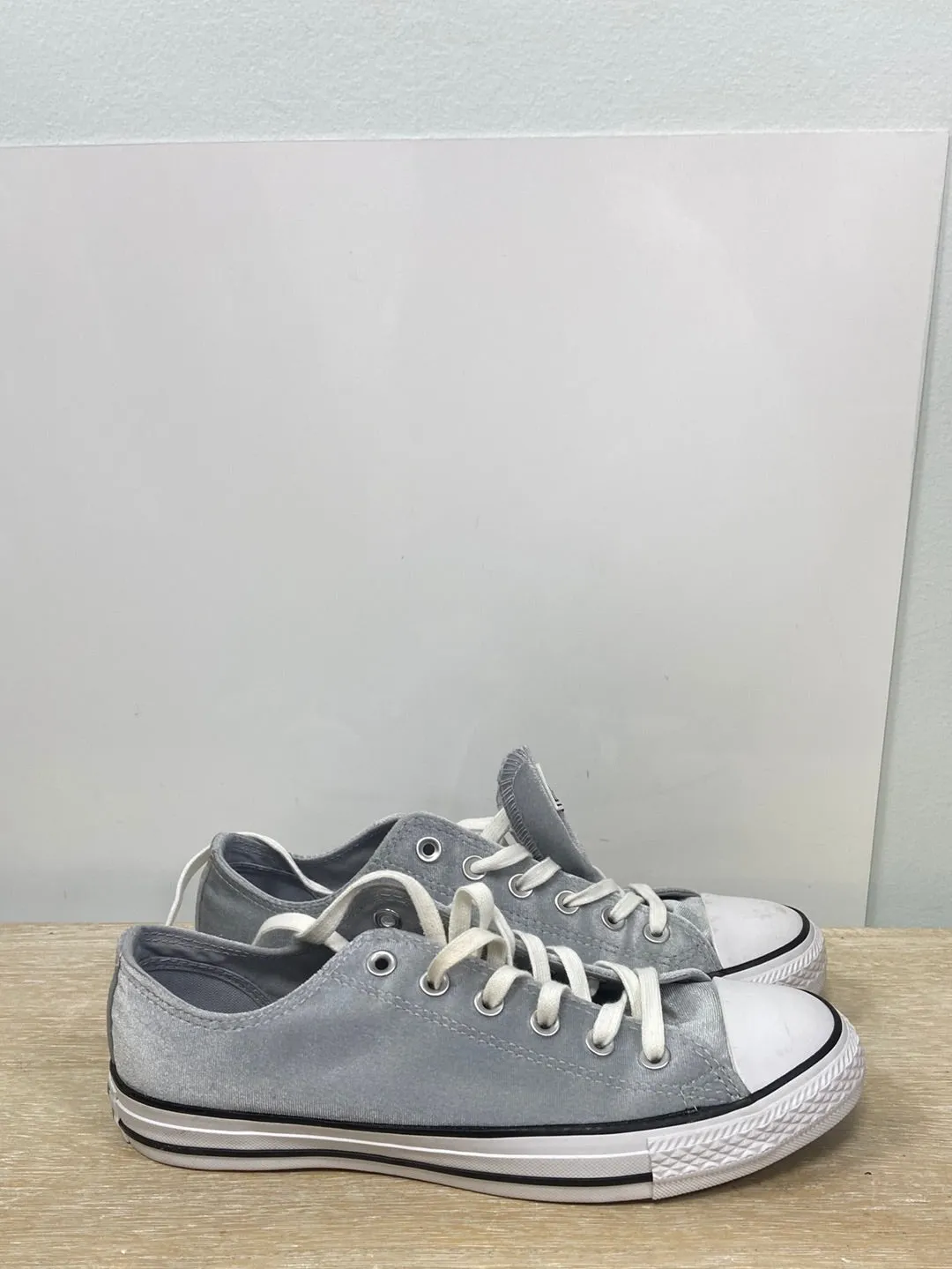 CONVERSE.Zapatillas grises terciopelo T.41 (tara)