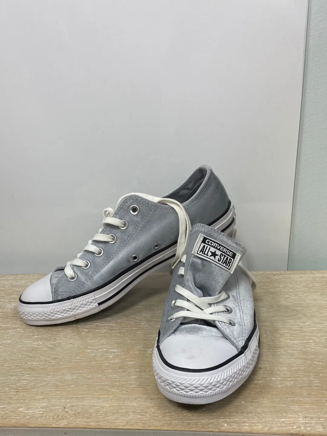 CONVERSE.Zapatillas grises terciopelo T.41 (tara)